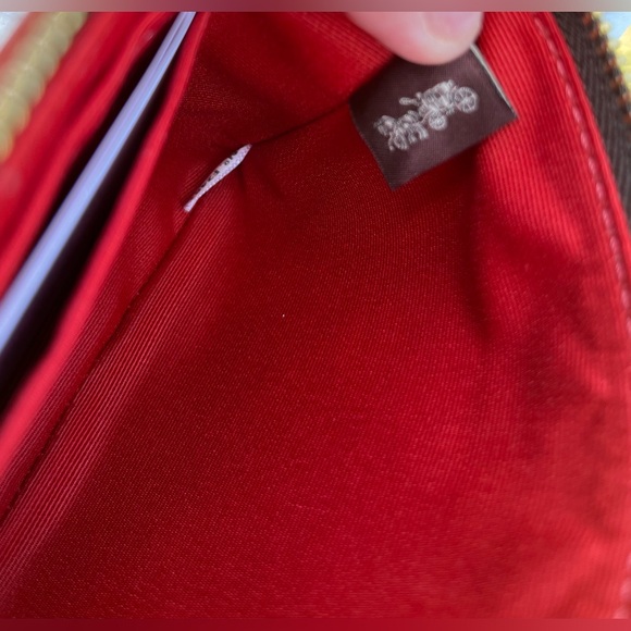 NWT Coach Signature Zip. Wristlet with Red Stripe - Picture 10 of 12